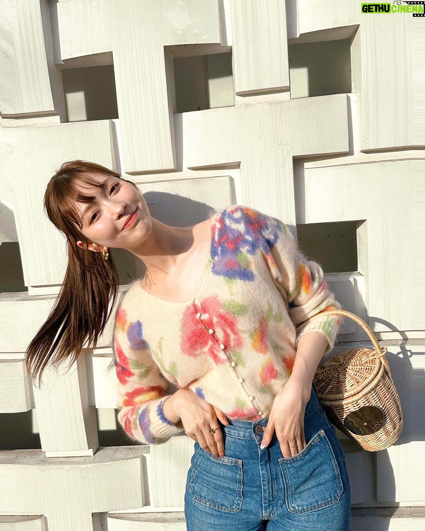 Alissa Yagi - 3 Likes - 今日の私服とメイクレシピ。☺️🌸
アイシャドウは @chanel.beauty コーラルトレジャー、
リップ @rmkofficial サクラメルト、
チーク @guccibeauty ロージータン です。♡