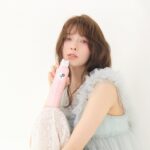 Alissa Yagi Instagram - sweet web の 「八木アリサ、「エージーデオ２４」で賢く、かわいく、朝美活♡」という企画で、 私のモーニングルーティンを紹介しています！ まもなく夏到来🌤️となるとニオイケアも 毎日の課題のひとつですよね…🤔📝 汗はもちろん、ストレスを感じると発生するストレス臭※というものもあるみたいで…！ そんな気になる汗臭やストレス臭※をケアしながら、 調香師さんが作ったいい香りを身に纏える とっておきのアイテム"エージーデオ２４"が 味方になってくれるはず☺️🫶🏻 (ちなみに私のお気に入りはヴァンミニョンという香り。🩵) みんなもエージーデオ２４で朝美活！ 詳しくはsweet webの記事をぜひ読んでみてね💌 #PR #エージーデオ２４ #sweet #ひとつ上のニオイケア　#朝美活 ※ストレス臭を包み込んで嫌な匂いを目立たなくするSTハーモナージュ香料配合 販売名：パウダースプレー　ｆ（ＦＢ）（医薬部外品）、デオドラントロールオン（ＳＷ）（医薬部外品）、デオドラントロールオン（ＦＢ）（医薬部外品）