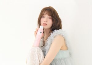 Alissa Yagi Instagram - sweet web の
「八木アリサ、「エージーデオ２４」で賢く、かわいく、朝美活♡」という企画で、
私のモーニングルーティンを紹介しています！

まもなく夏到来🌤️となるとニオイケアも
毎日の課題のひとつですよね…🤔📝
汗はもちろん、ストレスを感じると発生するストレス臭※というものもあるみたいで…！
そんな気になる汗臭やストレス臭※をケアしながら、
調香師さんが作ったいい香りを身に纏える
とっておきのアイテム"エージーデオ２４"が
味方になってくれるはず☺️🫶🏻

(ちなみに私のお気に入りはヴァンミニョンという香り。🩵)
みんなもエージーデオ２４で朝美活！
詳しくはsweet webの記事をぜひ読んでみてね💌

#PR #エージーデオ２４ #sweet
#ひとつ上のニオイケア　#朝美活

※ストレス臭を包み込んで嫌な匂いを目立たなくするSTハーモナージュ香料配合

販売名：パウダースプレー　ｆ（ＦＢ）（医薬部外品）、デオドラントロールオン（ＳＷ）（医薬部外品）、デオドラントロールオン（ＦＢ）（医薬部外品）
