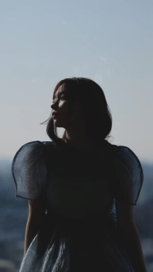 Alissa Yagi Instagram - @albion_jp の2/18発売の最新美容液
”セルフホワイトニングミッション”を一足お先に、
２週間チャレンジさせていただきました🤍

実際に使ってみて1回でお肌のふっくら感に感動。
使い続けると瑞々しく、透明感満ちる美肌へ☺️🌿

現在 #セルホワ最速レビュー キャンペーンも実施中。
5名に現品が当たるそうです😳
詳しくはHPをチェックしてみてね！

#アルビオン #セルフホワイトニングミッション　#美白美容液 
※美白とは、メラニンの生成を抑えて日やけによるシミ、ソバカスを防ぐことです
