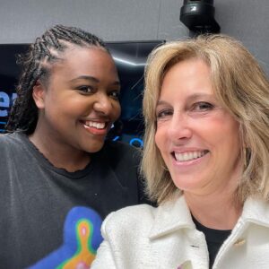 Alisyn Camerota Instagram - This is what it looks like to transform from news anchor at CNN in the morning to Ramones aficionado in the afternoon on @iheartradio’s @atfirstlistenpodcast with @diamondsincere and @andrewmagnotta. #prestochango! 

Stay tuned for our conversation, dropping on May 16th.