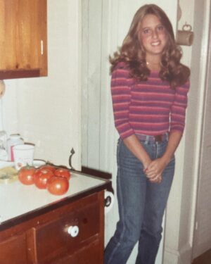 Alisyn Camerota Instagram - A special #WardrobeWednesday: Now and Then Edition.

First day, sophomore year in high school.

As you’ll read in my memoir, this smiling teenage girl didn’t know that two months after this photo was taken, the foundation of her life would fall apart.  Four decades later, the adult woman in the next photo knows that stability and security can be illusions and that a foundation is sturdiest when it’s built from within. 

Either way, I think we can all agree on the timeless awesomeness of a puffy-shoulder shirt.

Combat Love is available for pre-order now. See link in my bio.

#CombatLove #nowandthen #throwback