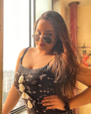 Aliya Naaz Instagram - Trouble never looked so fine🍁.
.
.
.
#selfportrait #sunkissed #mumbaigirls #actorsofindia #mumbaigirl #kolkatagirls #punjabigirl #chandigarhgirls #northeastgirls #delhigirls #goregaonwest #bandrawest #bonggirl #instantbollywood #pinkvilla #pinkvillatelly #altbalaji #goldenhour #southindianactress #southindianactor #indiantelevision #zeetv #indianmodels #sonakshisinha #sonakshisinhahot #hashtag #filmygyan #bollywoodhot
