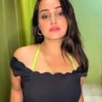 Aliya Naaz Instagram – Skin like caramel i am sweet like it too 🍭
.
.
.
.
#selfportrait #ootn #mumbaiactor #southindianactress #indianwebseries #altbalaji #balajitelefilms #sasuralsimarka2 #rashmisharmatelefilms #colorstv #indianactress #bollywoodhot #instantbollywood #pinkvillafashion #pinkvillasouth #pinkvillatelly #bigboss16 #viralbhayani #voompla #bandrawest #bandra #filmcitymumbai #starplus #sonakshisinhahot #viralpost #indiangirls #asiangirls #indiangirl #blackdress #newdelhi