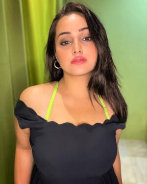 Aliya Naaz Instagram - Skin like caramel i am sweet like it too 🍭
.
.
.
.
#selfportrait #ootn #mumbaiactor #southindianactress #indianwebseries #altbalaji #balajitelefilms #sasuralsimarka2 #rashmisharmatelefilms #colorstv #indianactress #bollywoodhot #instantbollywood #pinkvillafashion #pinkvillasouth #pinkvillatelly #bigboss16 #viralbhayani #voompla #bandrawest #bandra #filmcitymumbai #starplus #sonakshisinhahot #viralpost #indiangirls #asiangirls #indiangirl #blackdress #newdelhi