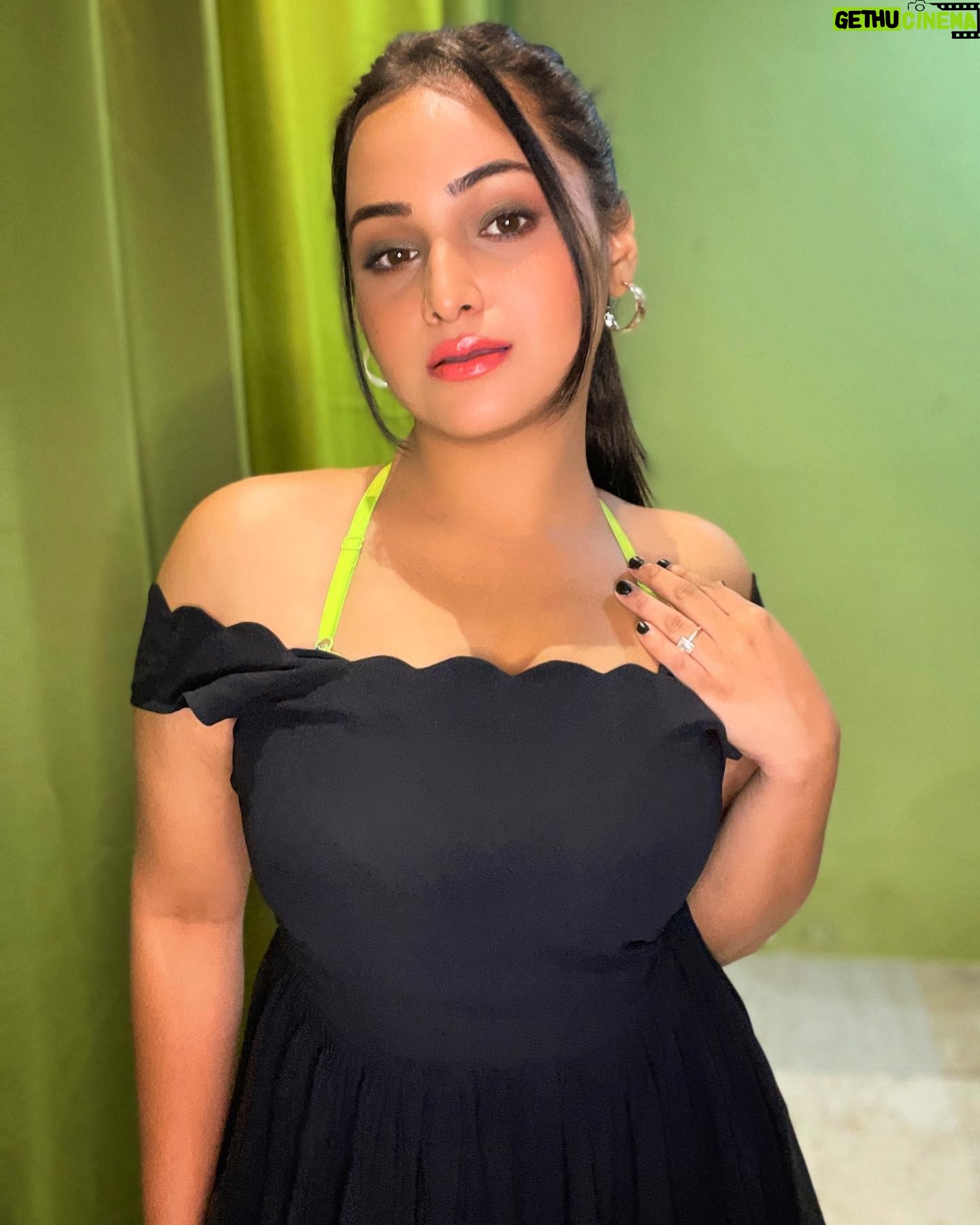 Aliya Naaz - 11.7K Likes - Skin like caramel i am sweet like it too 🍭
.
.
.
.
#selfportrait #ootn #mumbaiactor #southindianactress #indianwebseries #altbalaji #balajitelefilms #sasuralsimarka2 #rashmisharmatelefilms #colorstv #indianactress #bollywoodhot #instantbollywood #pinkvillafashion #pinkvillasouth #pinkvillatelly #bigboss16 #viralbhayani #voompla #bandrawest #bandra #filmcitymumbai #starplus #sonakshisinhahot #viralpost #indiangirls #asiangirls #indiangirl #blackdress #newdelhi