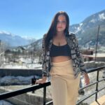 Aliya Naaz Instagram - Keep talking while i keep living ! . . . . . . #manali #manalidiaries #himachal #himachalpradesh #travelgram #increadibleindia #burwa #ataltunnel #rohtang #aliyanaaz #ootd #ootdfashion #pinkvilla #pinkvillatelly #mumbaifashionblogger #mumbaitravelblogger #travelblogger #actorslife #colorstv #andheriwest #oshiwara #aramnagar #mumbaiactors #mumbaiactor