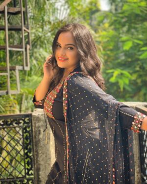 Aliya Naaz Instagram - And then /
There’s me .
.
.
.
Kurta set from @ziva_fashion1 
@myntra 
.
.
.
#aliyanaaz #bollywoodhot #indiantelevision #indianactress #pinkvillatelly #pinkvillafashion #pinkvillasouth #sonakshisinha #instantbollywood #blacksuit #pakistanisuits #myntrafashion #colorstv #starplusserials #altbalaji #indiangirls #indiangirl #desigirl #mumbaiactor #mumbaifilmcity #killicknixonstudio #e24 #indianwebseries #bollywoodstyle #indiansuit #mumbaimodels #southindianactress #ramojifilmcity #balajitelefilms #salmankhanfilms