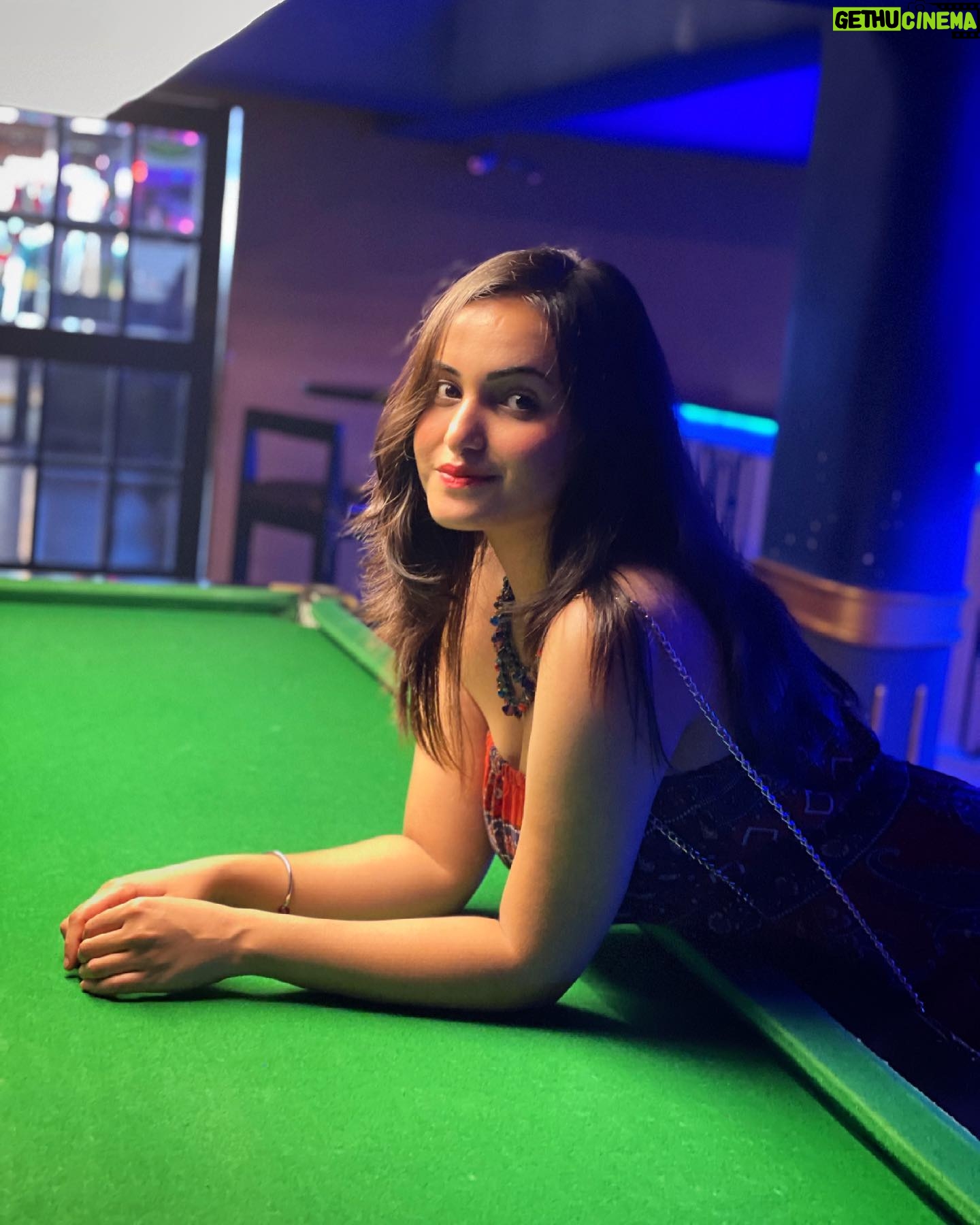 Aliya Naaz Instagram - From the old school to the new school, we keepinn it cool ❤️ . . . . . #instadaily #instagram #instagood #snooker #snookertime #game #poses #snookers #beyou #loveyourself #goodthings #mumbai #bandra #bandrawest #cafecapetowngoa #titoslane #anjunagoa #aliya #indian #indiangirl #indiangirls #mumbaigirls #trending #hashtag #pooltable #sfs #sfspost #sfstyle