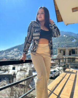 Aliya Naaz Instagram - Keep talking while i keep living !
.
.
.
.
.
.
#manali #manalidiaries #himachal #himachalpradesh #travelgram #increadibleindia #burwa #ataltunnel #rohtang #aliyanaaz #ootd #ootdfashion #pinkvilla #pinkvillatelly #mumbaifashionblogger #mumbaitravelblogger #travelblogger #actorslife #colorstv #andheriwest #oshiwara #aramnagar #mumbaiactors #mumbaiactor