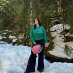 Aliya Naaz Instagram - 🤍 . . . . . . #manalı #himachalpradesh #himachal #kullumanali #aliyanaaz #snowfall #winterwonderland #ootd #winterootd #travelgram #instantbollywood #pinkvillafashion #himachaltourism #northindia