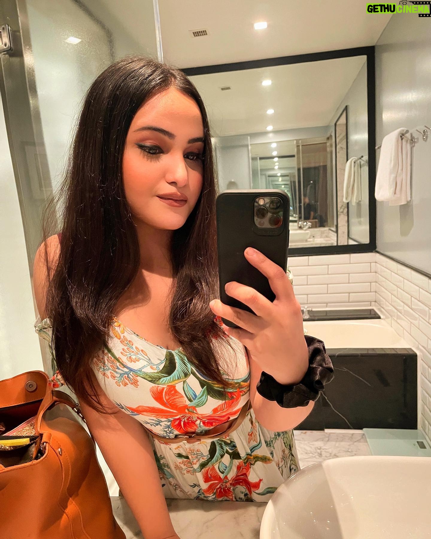 Aliya Naaz Instagram - I wasn’t made for reality , but life came and found me....