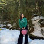 Aliya Naaz Instagram - 🤍 . . . . . . #manalı #himachalpradesh #himachal #kullumanali #aliyanaaz #snowfall #winterwonderland #ootd #winterootd #travelgram #instantbollywood #pinkvillafashion #himachaltourism #northindia