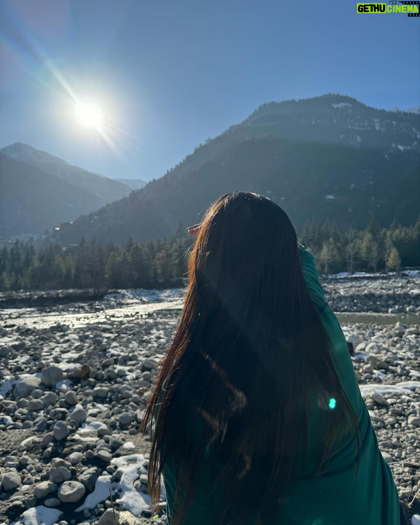 Aliya Naaz Instagram - š¤ . . . . . . #manalı #himachalpradesh #himachal #kullumanali #aliyanaaz #snowfall #winterwonderland #ootd #winterootd #travelgram #instantbollywood #pinkvillafashion #himachaltourism #northindia
