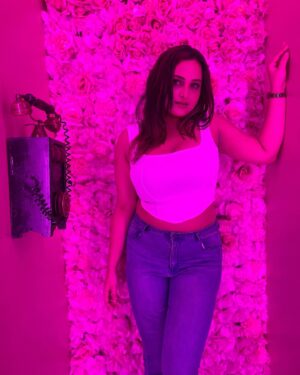 Aliya Naaz Instagram - Keeping it casual ! 
.
.
.
.
#mumbaikar #indianactress #mumbaigirls #ootd #ootdfashion #mumbaimodels #instantbollywood #viralbhayani #pinkvillafashion #pinkvilla #pinkvillasouth #juhu #bandrawest #sfspost #mumbaifashionblogger #filmcitymumbai #altbalaji #balajitelefilms