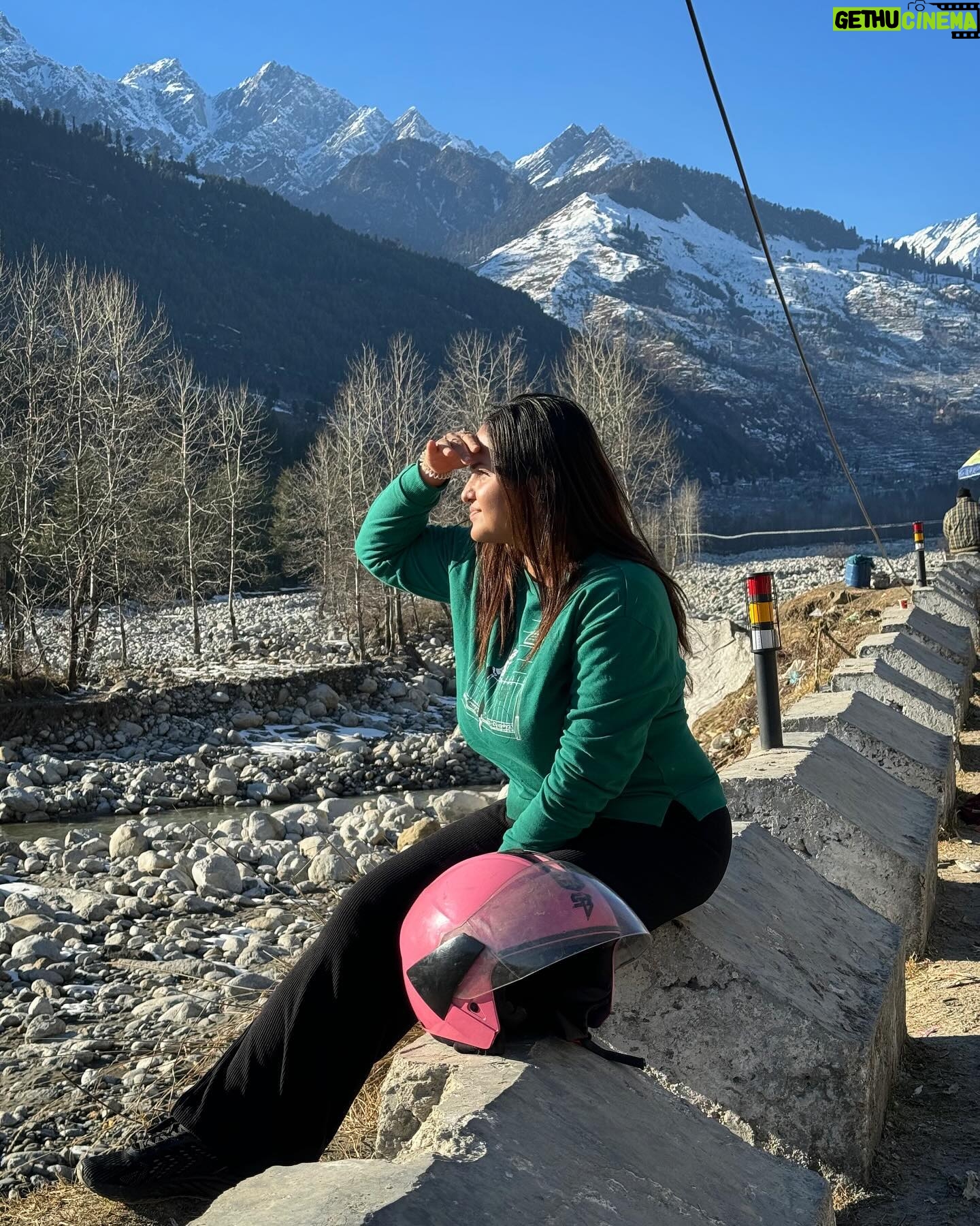 Aliya Naaz Instagram - š¤ . . . . . . #manalı #himachalpradesh #himachal #kullumanali #aliyanaaz #snowfall #winterwonderland #ootd #winterootd #travelgram #instantbollywood #pinkvillafashion #himachaltourism #northindia