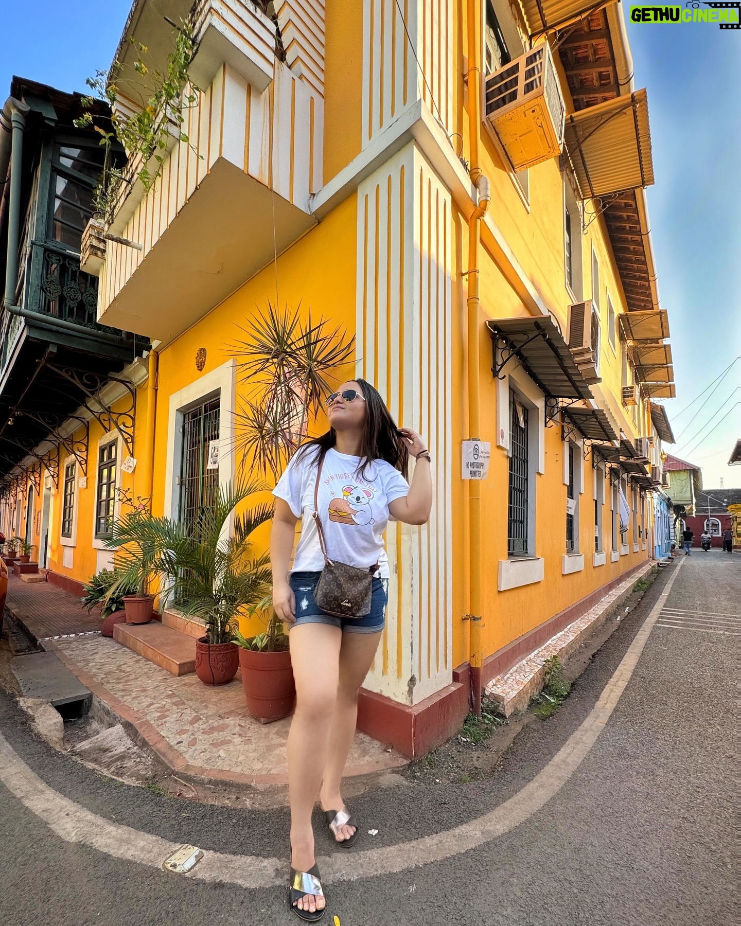 Aliya Naaz Instagram - 💛 . . . . . . #fontainhas #panjim #panjimgoa #goadiaries #português #portugal_lovers #instantbollywood #tellywood #tellywood #trending #viralbhayani #indianactress #travelblogger