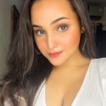 Aliya Naaz Instagram – Even a white rose has a black shadow❤️
.
.
.
.
#selfie #afterlongtime #makeuplover #just #indian #instagood #instapic #instagram #mumbai #mumbaigirls #indiangirl #instantbollywood #pinkvilla #tellywood #bollywood #trending #hashtag #popular #white #makeuplooks #mumbaikar #bandrawest #bonggirl #darjeeling #mhbrh #loa #happy #goodvibes