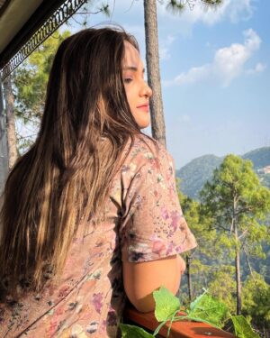 Aliya Naaz Instagram - Sun kissed 🤍
.
.
.
.
.

#aliya #solan #himachaldiaries 
#chandigarh #mumbaiactor #actor #actress #indiangirls #indianactress #pinkvilla #pinkvillatelly #pinkvillasouth #instantbollywood #bollywoodactor #indianwebseries #southindianactress #tamilcinema #teluguactress #kannadactress #colorstv #shaktiastitvakeehsaaski #sasuralsimarka2 #mumbaigirls #delhigirls #bollywoodhot #sonakshisinha #indianmodel #himachalpradesh #shimla