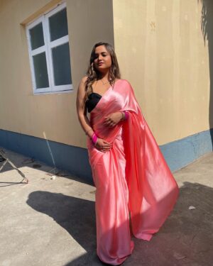 Aliya Naaz Instagram - Feelin’ 11 out of 10 🖤
Makeup by @pintumakeup 
.
.
.
.

#sareelove #saree #sareefashion #sareelover #indianactress #mumbaiactor #southindianactress #filmcitymumbai #altbalaji #mxplayer #indianwebseries #pinksaree #satinsaree #mumbaigirls #mumbaikar #sfspost #potd #madhisland #silksarees #newdelhi #andheriwest #punecity #chandigarh #mohali #kolkata #hyderabadgirls #altbalajioriginal #instantpollywood #pinkvillasouth #pinkvillatelly