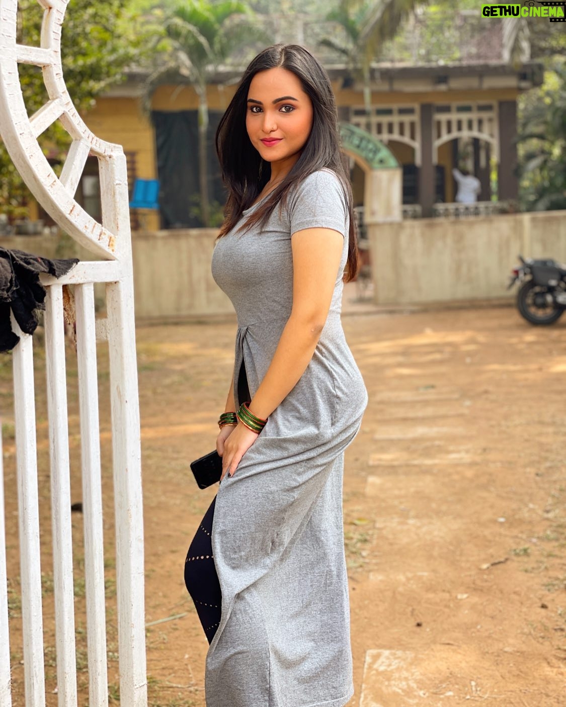 Aliya Naaz Instagram - New year New Beginning🖤🧿 . . . . . #2021goals #graditude #grace #love #actorslife #actor #instadaily #newyear #madhisland #loveandlight #instantbollywood #mumbai #newyear2021 #aliyanaaz #sfs #sfspost #followme #mxtakatak