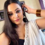 Aliya Naaz Instagram – Passionate from miles away ❤️ 

.
.
.
.
.#trendingnow #indian #traditionallook #indiangirl #indiangirls #mumbai #sfs #sfspost #follow #whitesaree #sareelook #saree #sareelove #jhumkas #love #actorsquotes #actorslife #happiness #actorslife #bereal #aliya #mumbaigirls #sareelover #ethnicfashion #mumbai #kolkata #hashtag #ethniclook