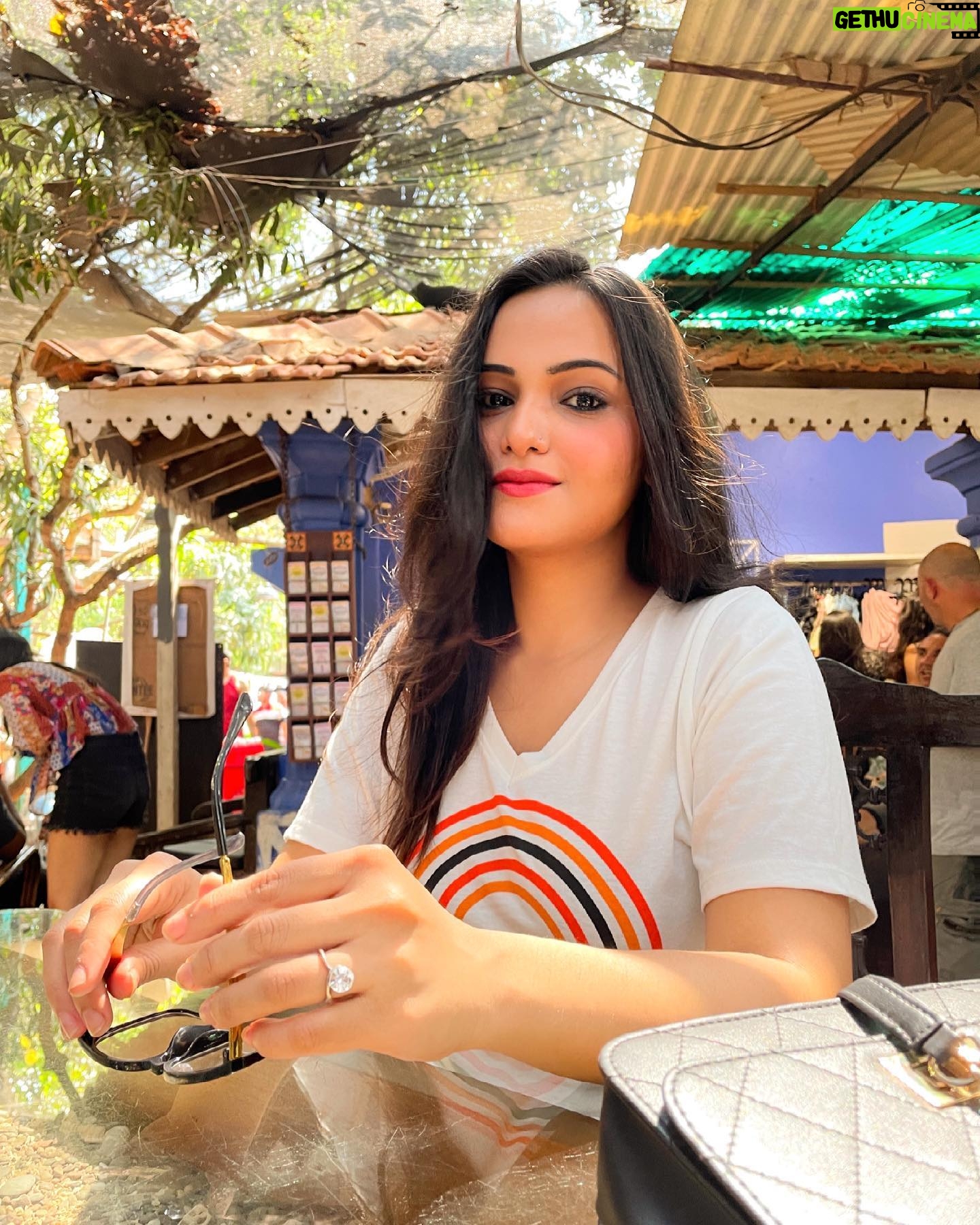 Aliya Naaz Instagram - When love is not madness it is not love❤️ 📍@artjunagoa . . . . . . #captions #white #vibes #love #happiness #whitetee #artjuna #anjunabeach #artjunagoa #cafe #exploregoa #goa #goan #travelgoa #bagabeach #anjuna #mumbai #sfs #grateful #indiangirl #mumbaigirl #delhigirls #popularhashtags #hashtag #sfstyle #instantbollywood #indianblogger #pinkvilla #tellycelebs #trendingnow