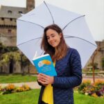 Alizé Cornet Instagram – Ce roman parle d’amitié, d’amour, de liens, d’attentes, d’espoir et de ces peurs qui habitent en chacun de nous.
Mais ce roman, c’est avant tout un abri, à l’image de ces parapluies si joliment representés sur la couverture, un refuge dans lequel se réchauffer l’espace de quelques heures au contact de Nina, Marcel et Romain. 
Si vous allez à leur rencontre, ils ne vous laisseront pas indifférents. 

Mon deuxième roman, 𝘊𝘦 𝘲𝘶𝘪 𝘮𝘢𝘯𝘲𝘶𝘦 à 𝘭’𝘢𝘮𝘰𝘶𝘳, aujourd’hui en librairie 🥳

@editionsalbinmichel 
@louisedanou