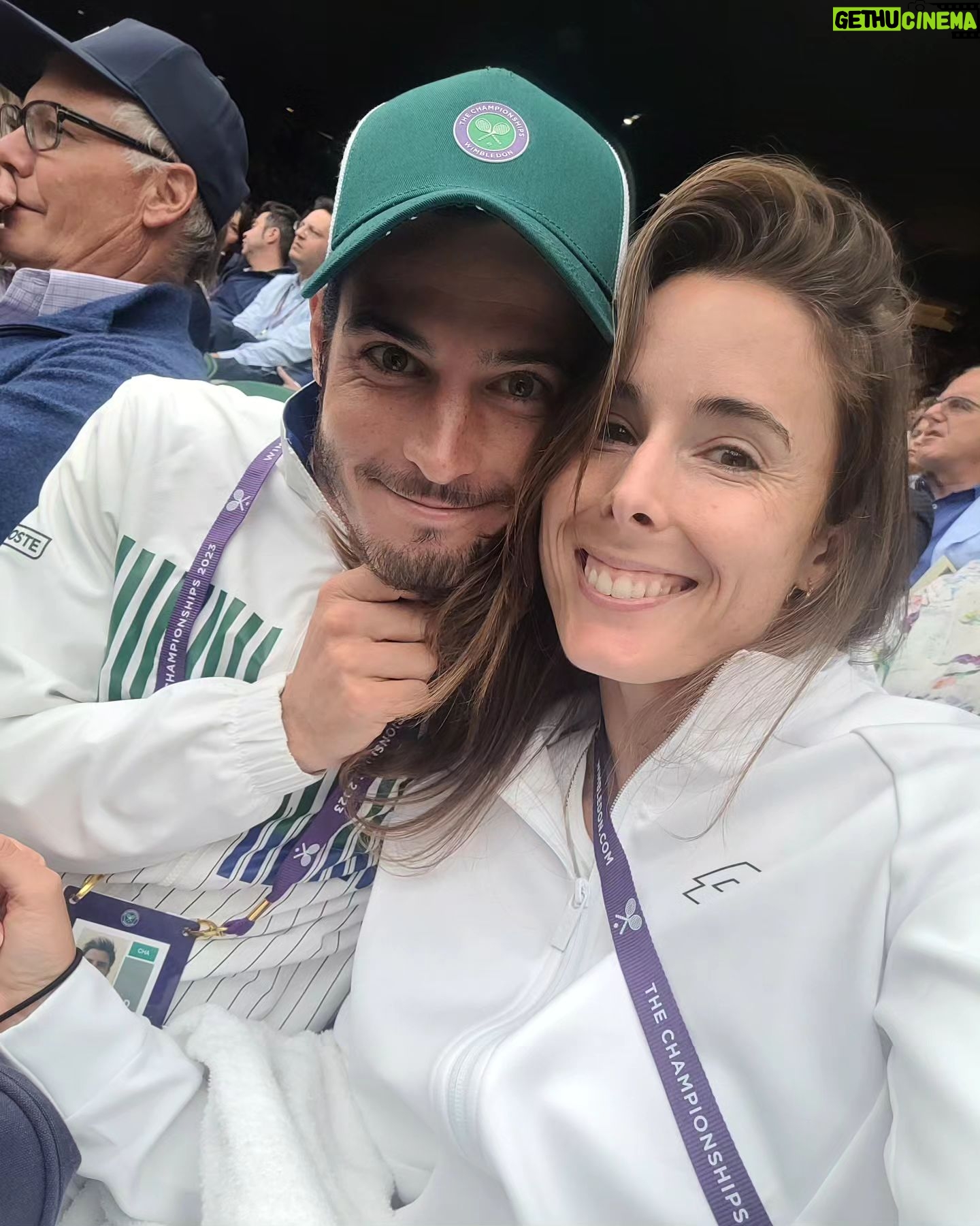 Alizé Cornet - 7K Likes - "𝑻𝒐𝒖𝒕 𝒂𝒓𝒓𝒊𝒗𝒆 𝒑𝒐𝒖𝒓 𝒖𝒏𝒆 𝒓𝒂𝒊𝒔𝒐𝒏"
Je comprends mieux ce que cela veut dire maintenant.
Tout ce temps, c'était toi ma raison ❤️
Et depuis toi, tout a un sens.
Joyeux anniversaire mon grand amour 🦆🥰