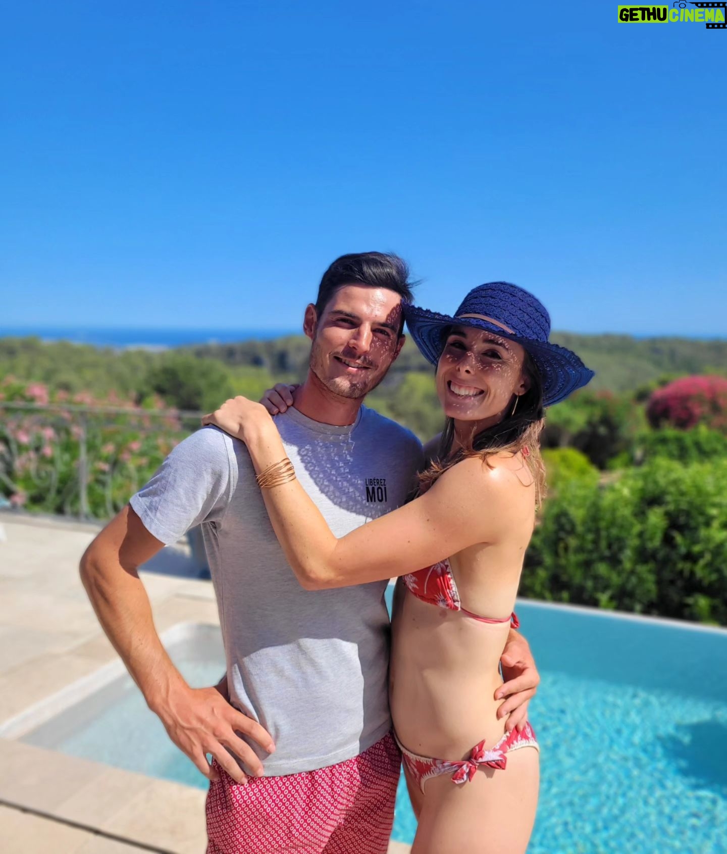 Alizé Cornet - 7K Likes - Sunday vibe 😎☀️🌴🍍👒
"Le plus beau vêtement que puisse porter une femme, ce sont les bras de l'homme qu'elle aime." 🦆💕