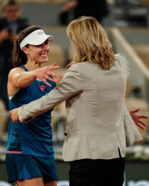 Alizé Cornet Instagram - Merci Alizé 🧡 

#RolandGarros | 📸 @nicogouhier22 @jccaslot/FFT