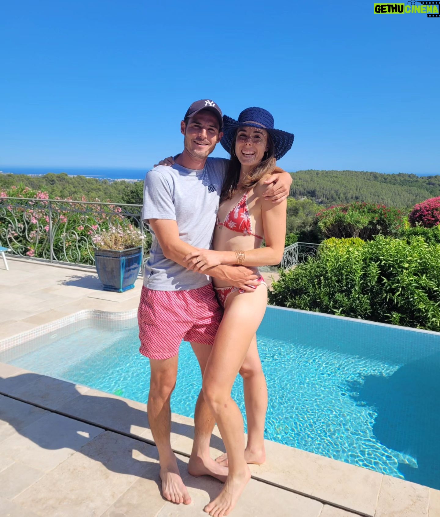 Alizé Cornet - 7K Likes - Sunday vibe 😎☀️🌴🍍👒
"Le plus beau vêtement que puisse porter une femme, ce sont les bras de l'homme qu'elle aime." 🦆💕