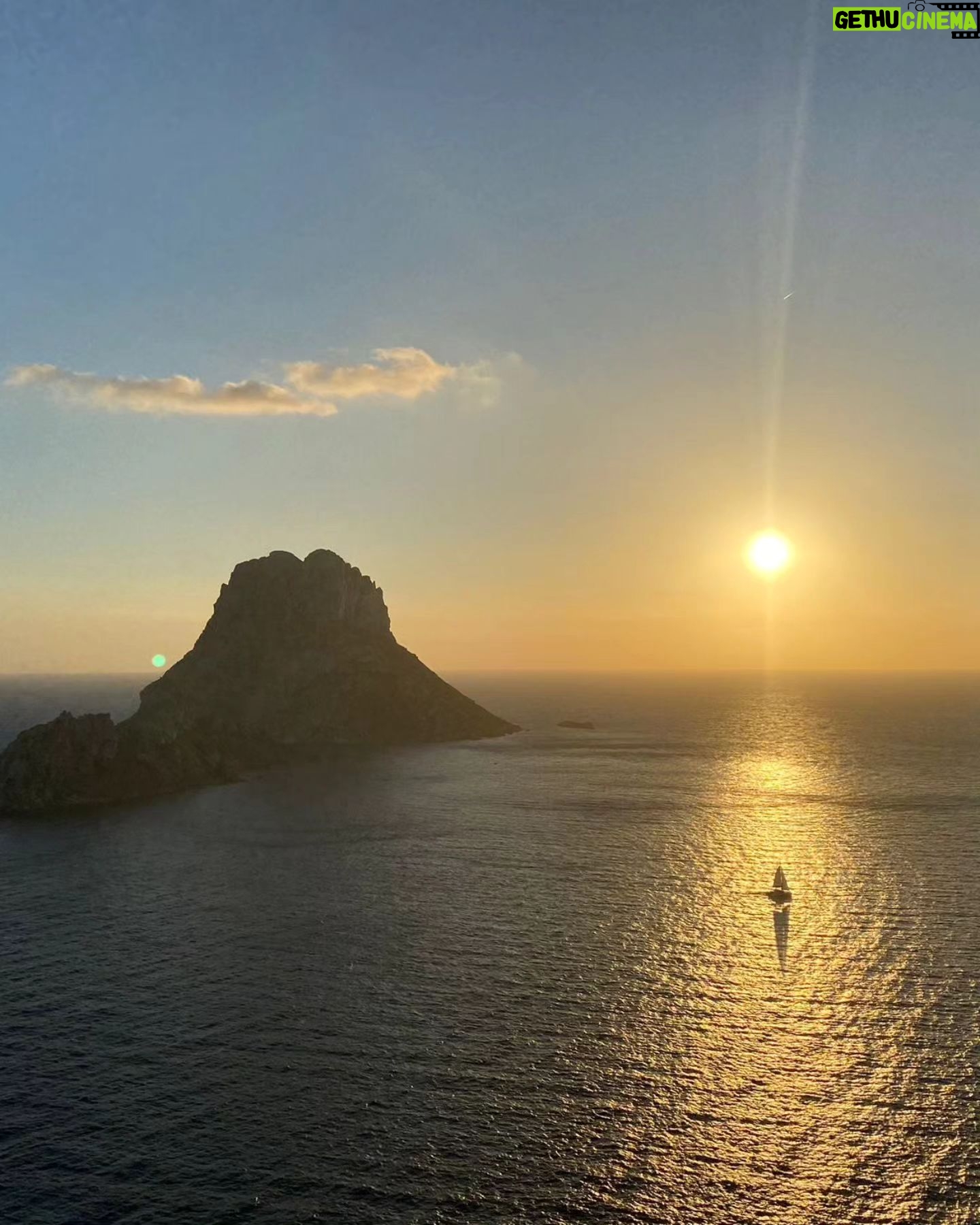 Alizé Cornet - 4.3K Likes - I didn't take a pill in Ibiza 😉, but still had an unforgettable week with these amazing people 🫶🥹💃
Ibiza, you are so much more than what your reputation would suggest 🙏🌱🌺🌳🐠🌞⛵️💙✌️
Merci pour tout les copains 🥰 #vidalocaforever