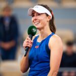 Alizé Cornet Instagram – Un moment inoubliable 🥹

Je dis au revoir à 20 ans de tennis professionnel, 20 ans d’une vie pour laquelle j’ai absolument tout donné et qui m’a tant donné en retour.

Il y a forcément un peu de tristesse aujourd’hui, mais aussi une profonde fierté d’avoir puisé au fond de moi pendant toutes ces années, sans jamais perdre cette passion infinie pour le tennis.

Merci @rolandgarros pour cette cérémonie pleine d’émotions, et à vous tous pour vos messages et votre amour.

D’une manière ou d’une autre, on se retrouvera ❤️

P.s : Good luck for your career @zhengqinwen_tennis 🙏🤗