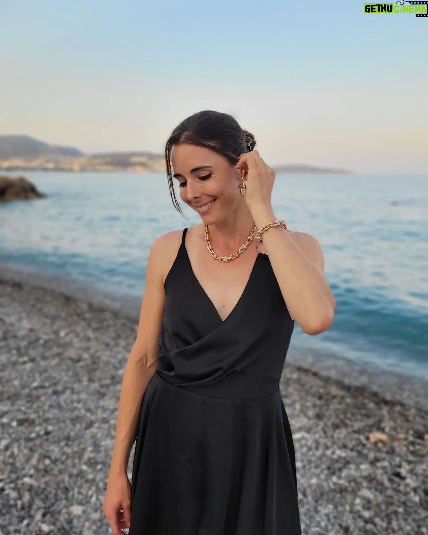 Alizé Cornet - 8.4K Likes - Hopman Cup cocktail in good company ✨️💍💎
@tiffanyandco @hopmancup