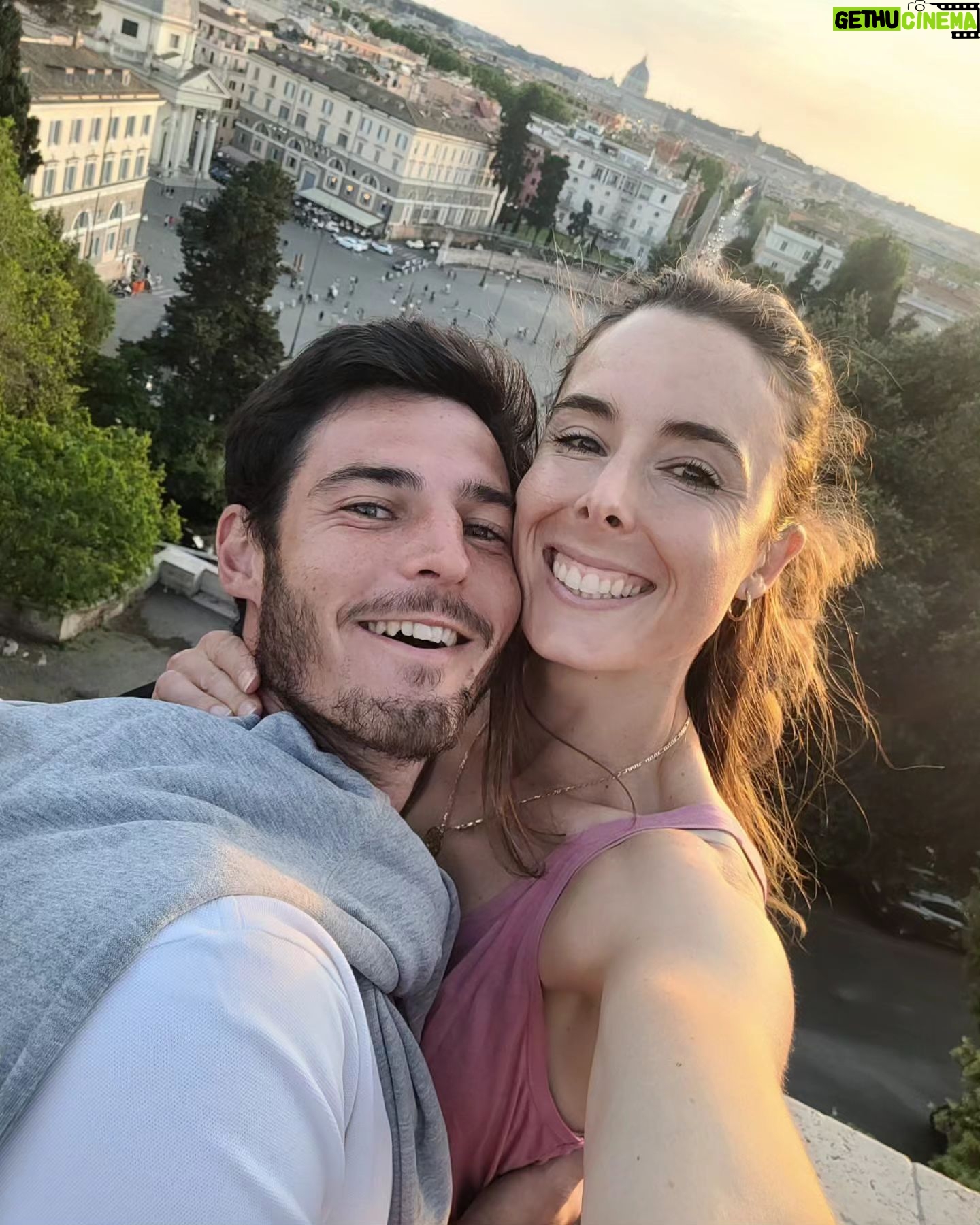 Alizé Cornet - 7K Likes - "𝑻𝒐𝒖𝒕 𝒂𝒓𝒓𝒊𝒗𝒆 𝒑𝒐𝒖𝒓 𝒖𝒏𝒆 𝒓𝒂𝒊𝒔𝒐𝒏"
Je comprends mieux ce que cela veut dire maintenant.
Tout ce temps, c'était toi ma raison ❤️
Et depuis toi, tout a un sens.
Joyeux anniversaire mon grand amour 🦆🥰