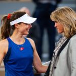 Alizé Cornet Instagram – Un moment inoubliable 🥹

Je dis au revoir à 20 ans de tennis professionnel, 20 ans d’une vie pour laquelle j’ai absolument tout donné et qui m’a tant donné en retour.

Il y a forcément un peu de tristesse aujourd’hui, mais aussi une profonde fierté d’avoir puisé au fond de moi pendant toutes ces années, sans jamais perdre cette passion infinie pour le tennis.

Merci @rolandgarros pour cette cérémonie pleine d’émotions, et à vous tous pour vos messages et votre amour.

D’une manière ou d’une autre, on se retrouvera ❤️

P.s : Good luck for your career @zhengqinwen_tennis 🙏🤗