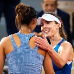 Alizé Cornet Instagram – Un moment inoubliable 🥹

Je dis au revoir à 20 ans de tennis professionnel, 20 ans d’une vie pour laquelle j’ai absolument tout donné et qui m’a tant donné en retour.

Il y a forcément un peu de tristesse aujourd’hui, mais aussi une profonde fierté d’avoir puisé au fond de moi pendant toutes ces années, sans jamais perdre cette passion infinie pour le tennis.

Merci @rolandgarros pour cette cérémonie pleine d’émotions, et à vous tous pour vos messages et votre amour.

D’une manière ou d’une autre, on se retrouvera ❤️

P.s : Good luck for your career @zhengqinwen_tennis 🙏🤗