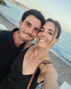 Alizé Cornet Instagram - "𝑻𝒐𝒖𝒕 𝒂𝒓𝒓𝒊𝒗𝒆 𝒑𝒐𝒖𝒓 𝒖𝒏𝒆 𝒓𝒂𝒊𝒔𝒐𝒏"

Je comprends mieux ce que cela veut dire maintenant. 
Tout ce temps, c'était toi ma raison ❤️ 
Et depuis toi, tout a un sens.

Joyeux anniversaire mon grand amour 🦆🥰