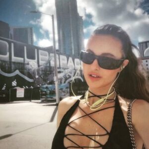 Alizée Paradis Instagram - miss u♾️ Gucci✖️SuperPlastic =🅂🅄🄿🄴🅁🄶🅄🄲🄲🄸🤑
You are my favorite bb🚺