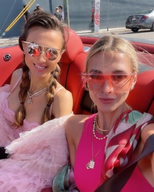 Alizée Paradis Instagram - lil sis💕 @pammcaake