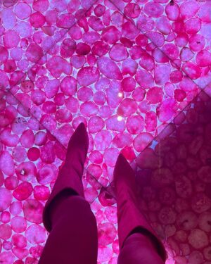 Alizée Paradis Instagram - the power of pink🪱