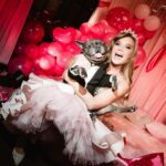 Alla Mikheeva Instagram - Всех дорогих девочек, девушек, женщин, мам, бабушек, сестер, дочек с 8 марта от нас со Шнапсиком! 🫶🪻🪷💐 Мы Вас очень любим! Будьте счастливы! 🥰 #шнапсвамвленту #шнапсаллович