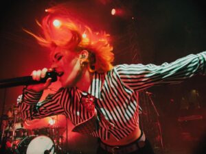 Alli Neumann Instagram - ☄️

@hurricanefestival @southsidefestival 
📸 @blancsdiary