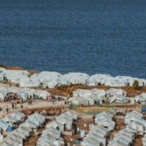 Alli Neumann Instagram - Vor drei Jahren brannte das unmenschliche Camp Moria ab. Nach einem kurzen Aufschrei war die Aufmerksamkeit schnell wieder weg. @leavenoonebehind2020 ist geblieben. 

Heute wie damals ist die Situation grausam, heute wie damals weigern sich europäische Regierungen, zu handeln. Heute wie damals liegt es an uns, aktiv zu werden. Nach dem Brand haben viele Menschen gespendet und Solidarität gezeigt. Lasst uns das noch einmal möglich machen.

Den Link findet ihr bei #LeaveNoOneBehind in der Bio. 

Danke euch <3

Coverfoto: @hami_roshan

#moria #lesvos