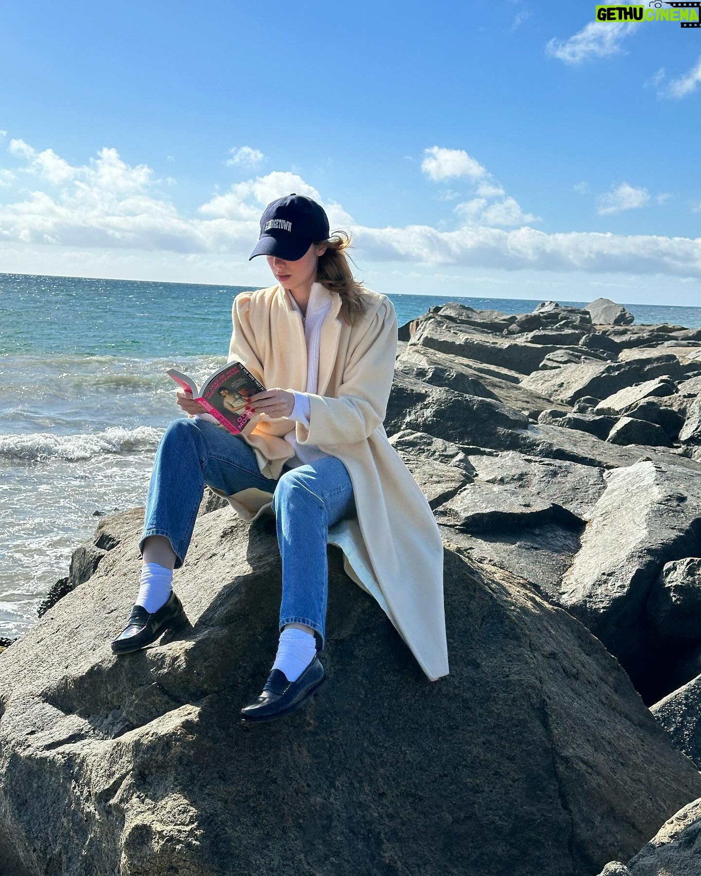 Allie Marie Evans - 3 Likes - It’s @jennikayne cashmere weather! 🌊🤍
Use the code: ALLIE15