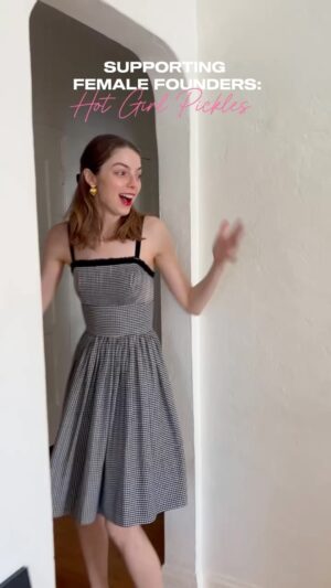 Allie Marie Evans Instagram - The absolute insanity that is the lack of a pickle emoji. As I step foot into my next personal venture (more on that later) I’ve found myself doing a deep dive on all the amazing female founded businesses that are being launched by other young entrepreneurs. Growing up as the daughter of a restaurateur I know the food and beverage industry is not for the faint of heart and watching @goodgirlsnacks launch their hot girl pickles has been nothing short of inspiring. 💚🥒👏🏻
