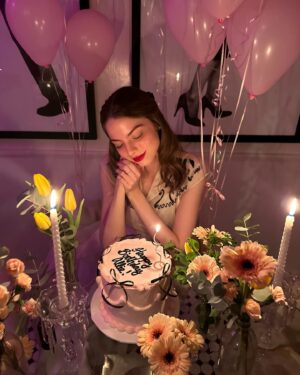 Allie Marie Evans Instagram - Aquarius season 🪩💕