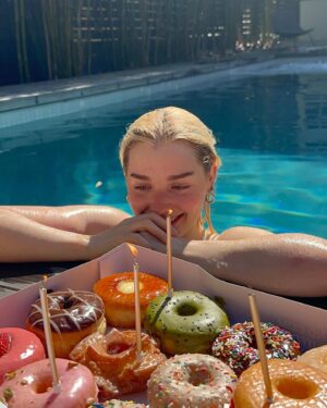Allie Marie Evans Instagram - Summer is for the girls & @itsgabbagoose 🍉💕👙🌻