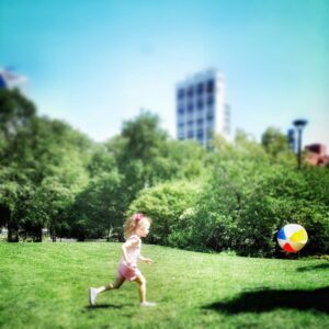 Allison Mack Instagram - My view on a perfect NYC afternoon. Fall is coming fast.... mmm delicious....